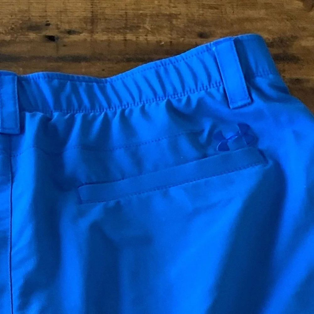 Under Armour Loose Fit Royal Blue Grip Waist Performance Shorts Golf Sz 38